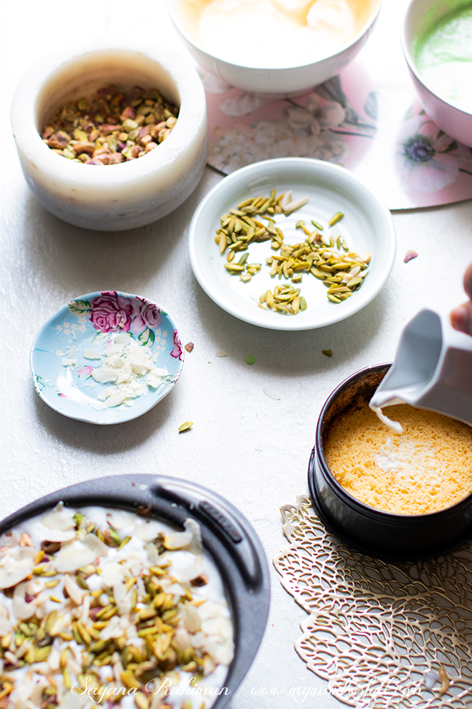 Image of Pan di Spagna being soaked with milk